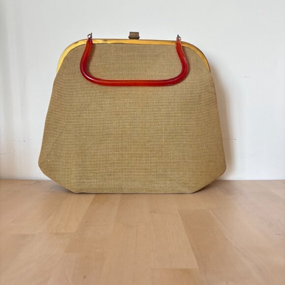 Beautiful XL Embroidered Vintage Purse with a Brass Frame - Picture 6 of 9